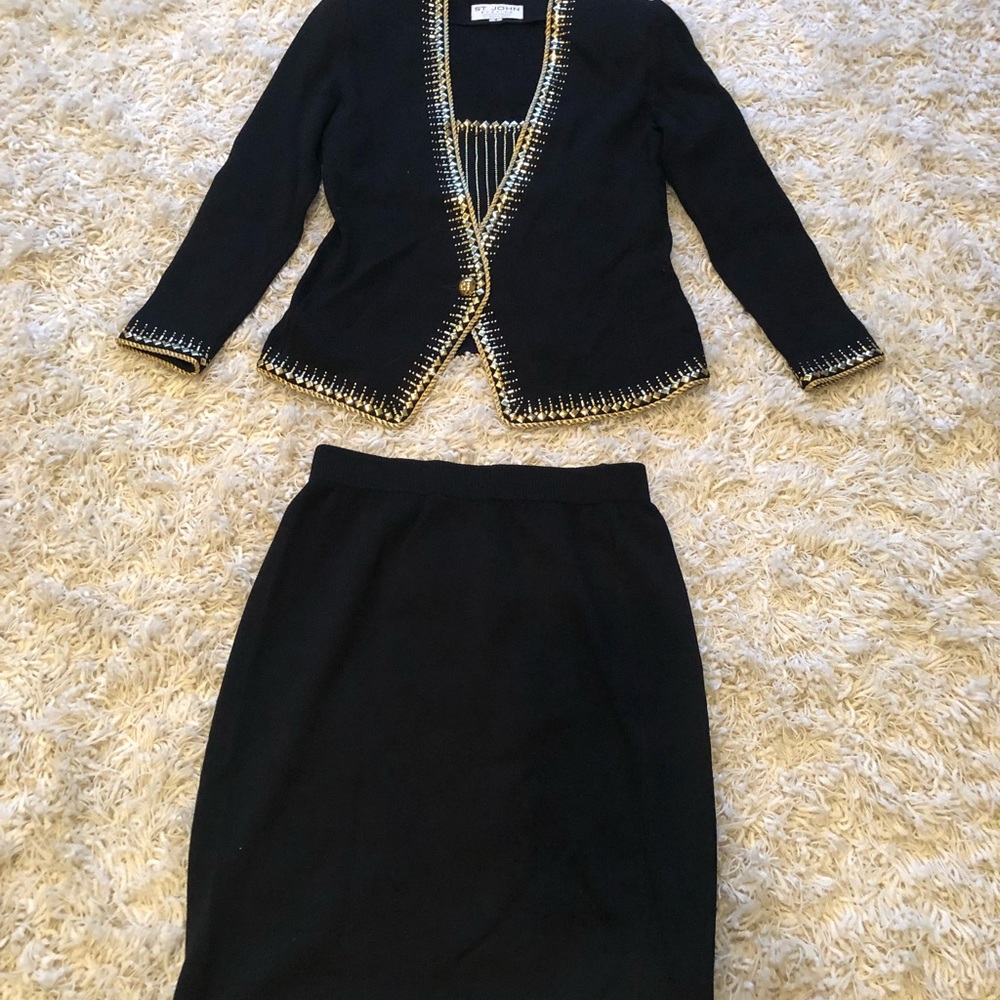 ST JOHN KNIT SUIT